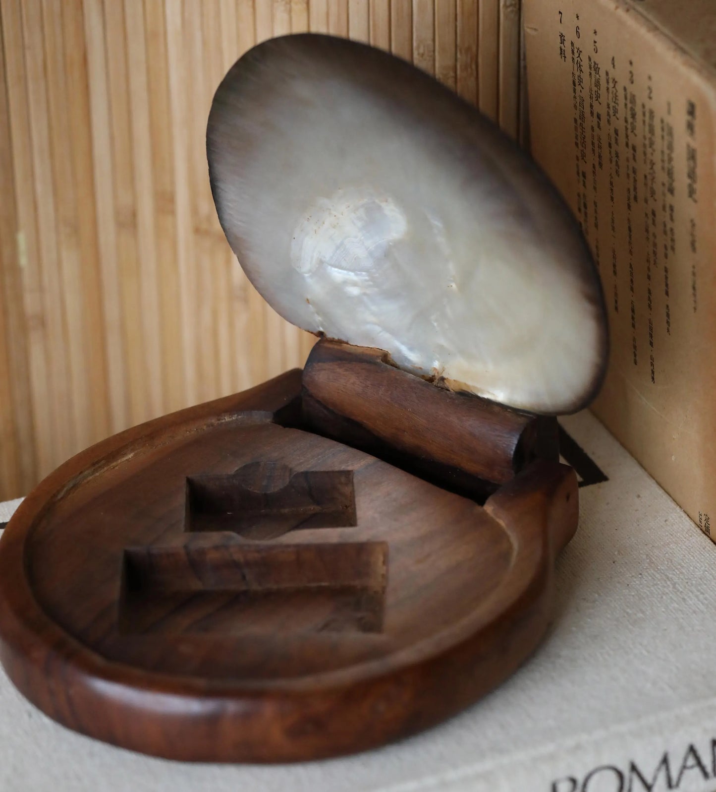 RARE Tahitian Cameo MOP Shell Cigarette Box