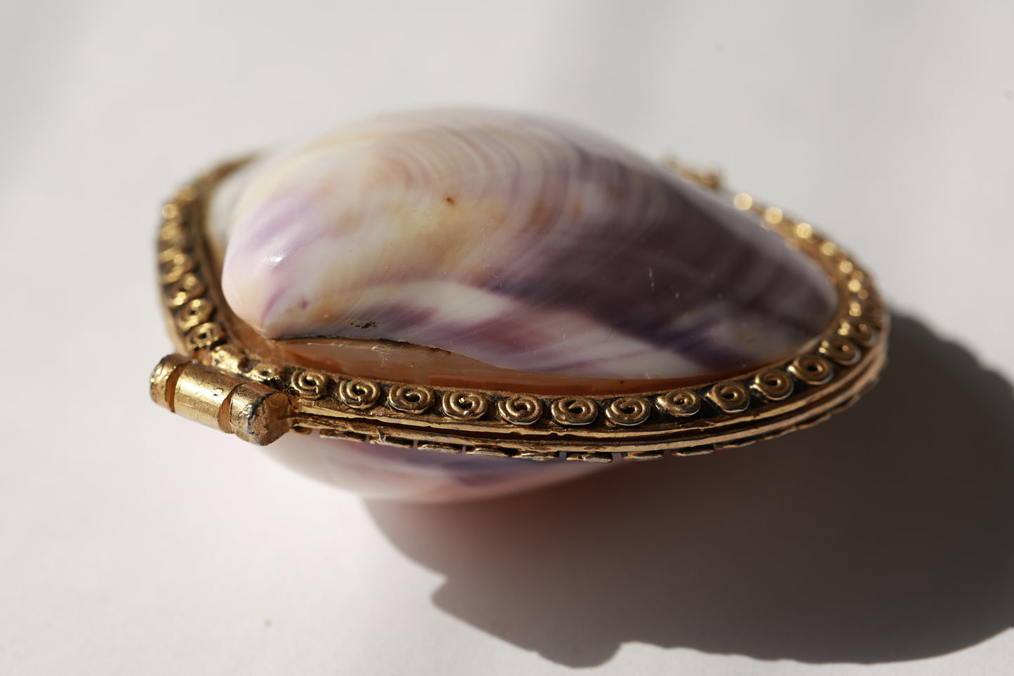 Vintage Clam Shell Stash Box