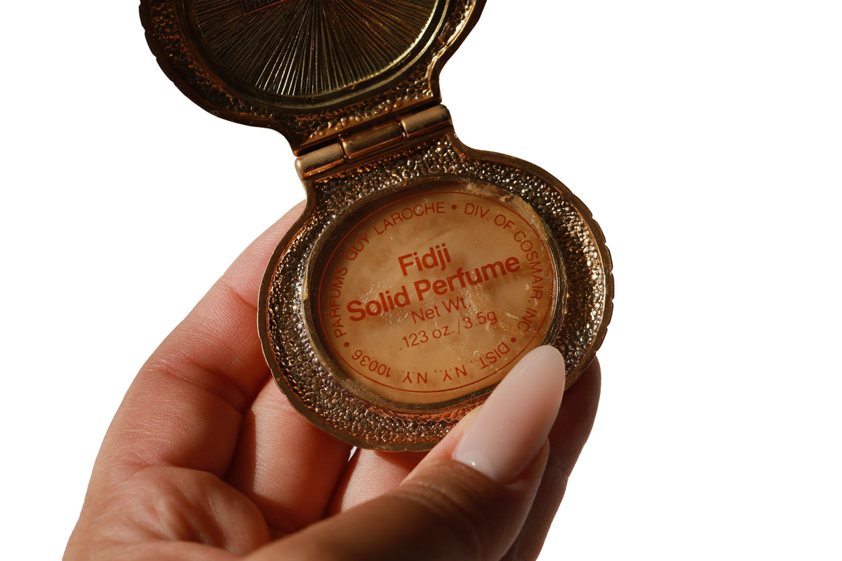 Gold Scallop Perfume Compact
