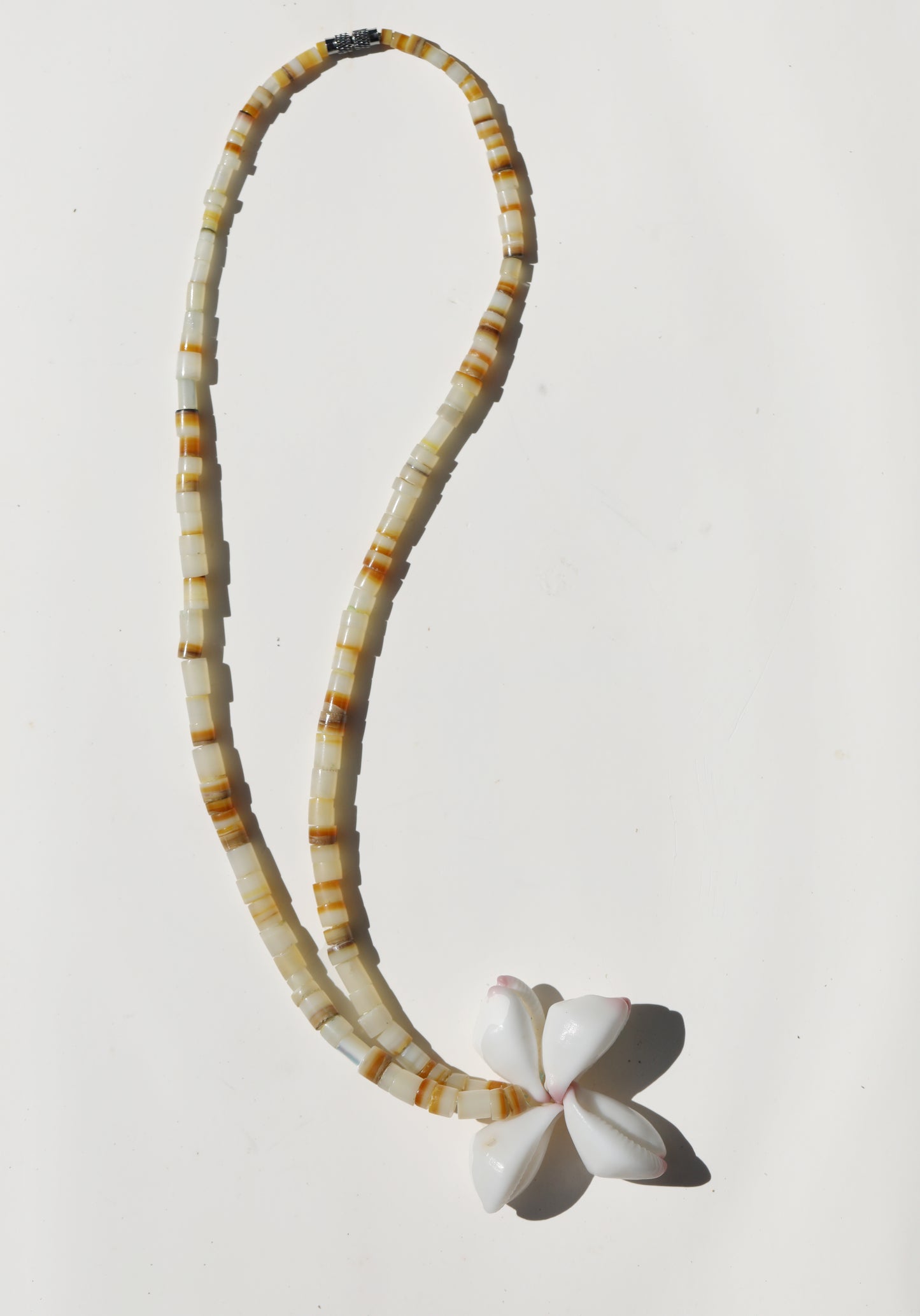 1990s Cowry Shell MOP Bead Shell Necklace